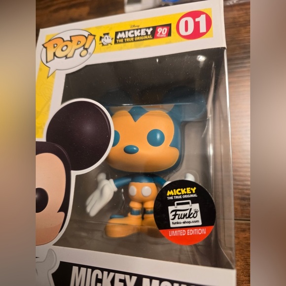 Funko Pop The True Original Mickey Mouse 90 Year #01 Blue NEW Limited Edition - Picture 5 of 5